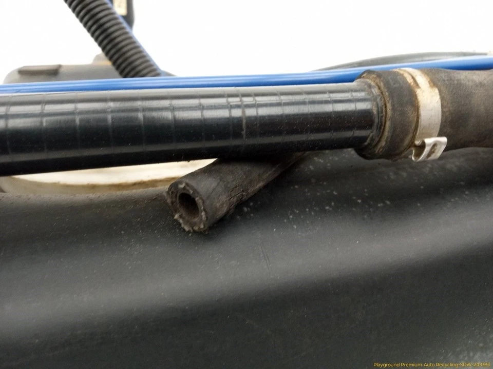 BMW 330xi E46 SEDAN Fuel Gas Storage Reservoir Tank Fits 2001-2005 01 02 03 04 - Image 4 of 4