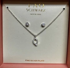 F.A.O SCHWARZ “Q” Necklace 16” w/ 2” Extender & Matching Post Earrings NIB