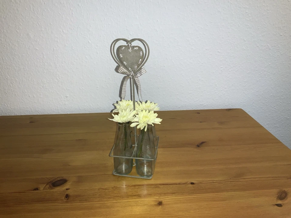 Deko Metall Korb mit hängendem Herz und 4 Glas Blumenvasen - Bild 3 von 3