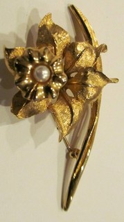 Spilla vintage Boucher Jonquille firmata e numerata Narciso fiore perla spilla