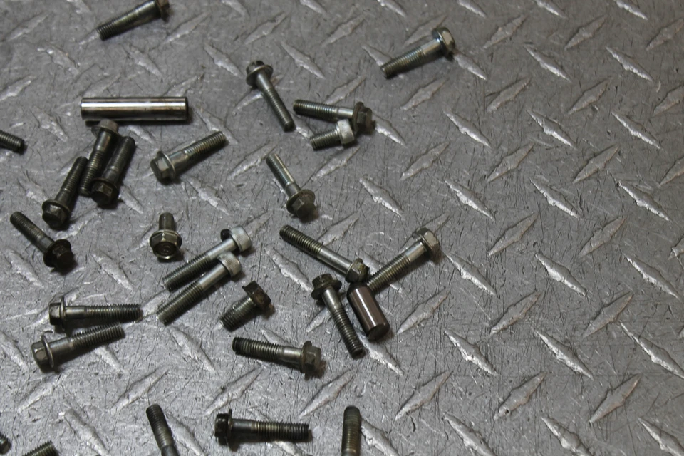 Honda CBR600F3 1997 pernos de montaje del motor accesorios tornillos del motor Foto 4 de 4