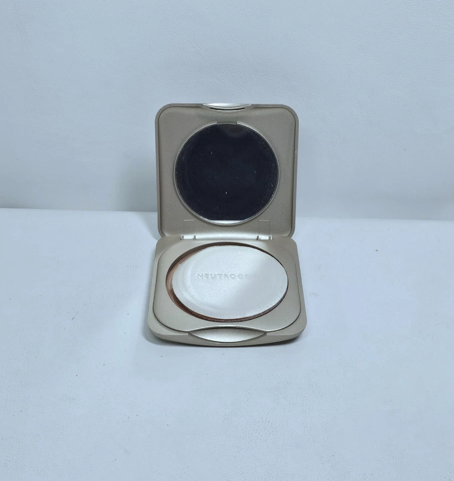 Neutrogena Fresh Finish Pressed Powder - Deep 05 - .35 oz / 9.9 g - Discontinued - Image 3 of 4