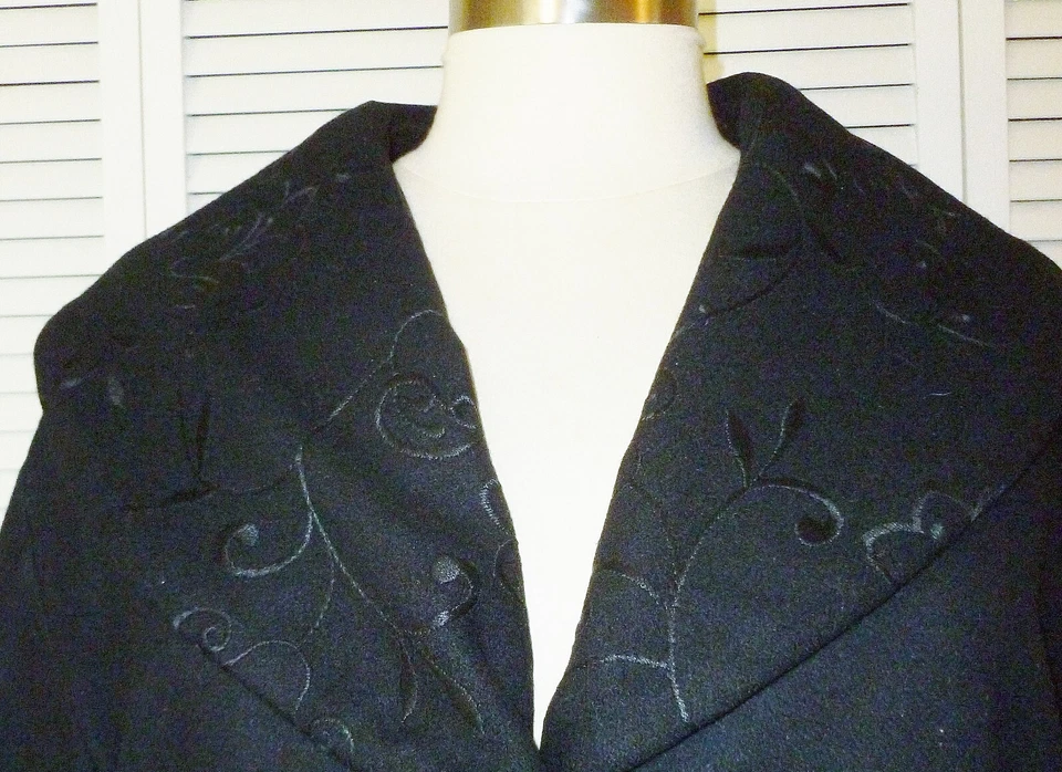 Beautiful Vintage 1980s Komitor Wool Coat Plus Size 1X Black Embroidered USA - Image 2 of 4