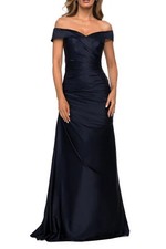 LA FEMME WOMEN'S DRESSED OFF THE SHOULDER RUCHED SATIN TRUMPET GOWN NAVY