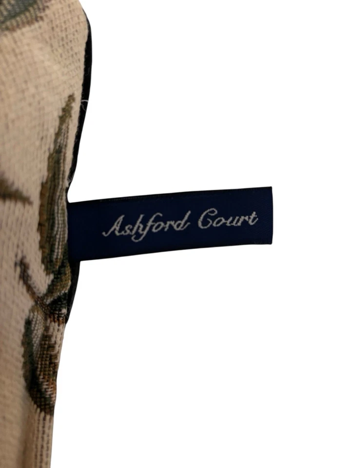 Juego de 2 almohadas de terciopelo y tapiz de tigre Ashford Court de colección. Foto 4 de 4