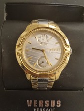 Versus Versace Chronograph Uhr in der Farbe Gold/Silberfarben.