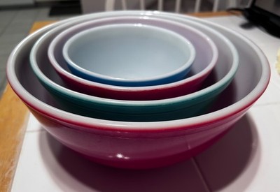 Vintage Set of 4 Pyrex Primary Colors Nesting Mixing Bowls