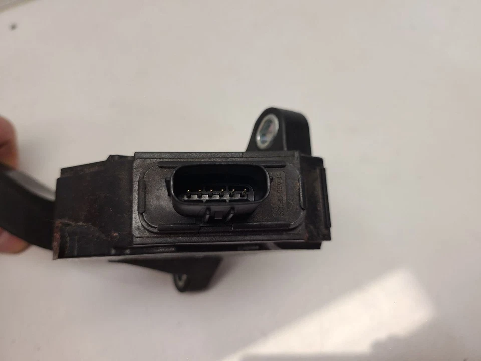 Toyota Corolla 2012 (1,8 L/AT/sedán) pedal acelerador - DBW/conducción por cable Foto 3 de 4