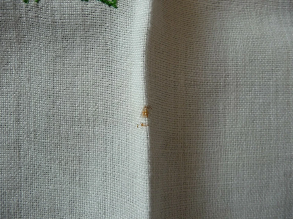 Linge ancien Napperon Centre de table  métis blanc brodé de violettes - Photo 4/4