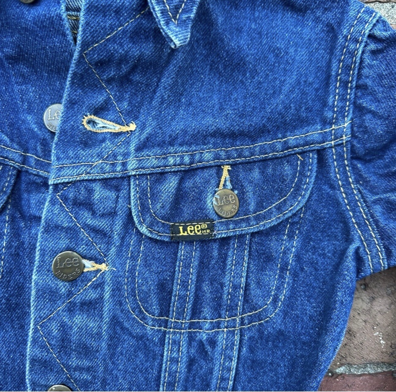 Picture 2 of 4