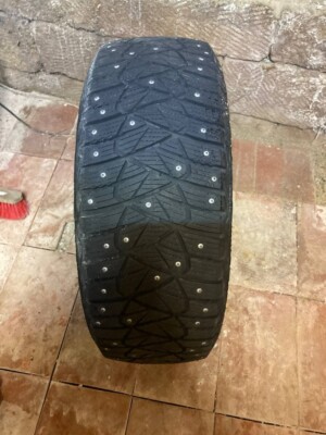 Goodyear UltraGrip 600 215/55 R17 98T  mit   ( Dorn )