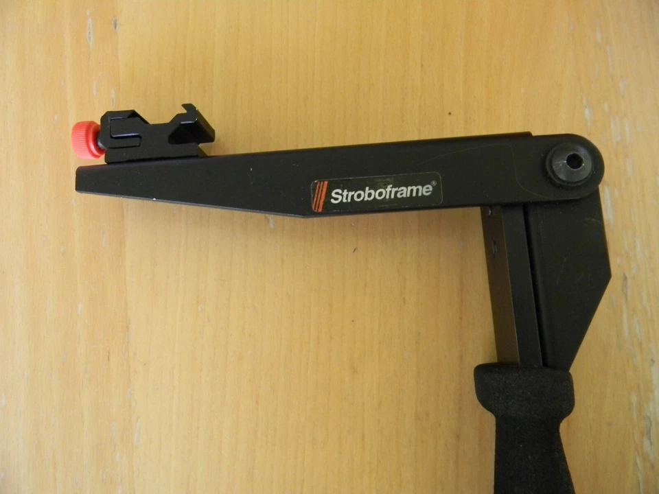 Stroboframe QuickFlip 350 Flash Bracket for 35mm SLR Cameras - Image 2 of 4