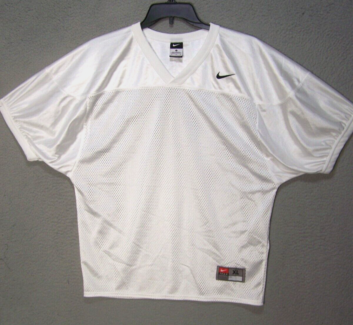 on court-t sサイズ Nike Jersery Adult Extra Large White Swoosh Logo Football Short