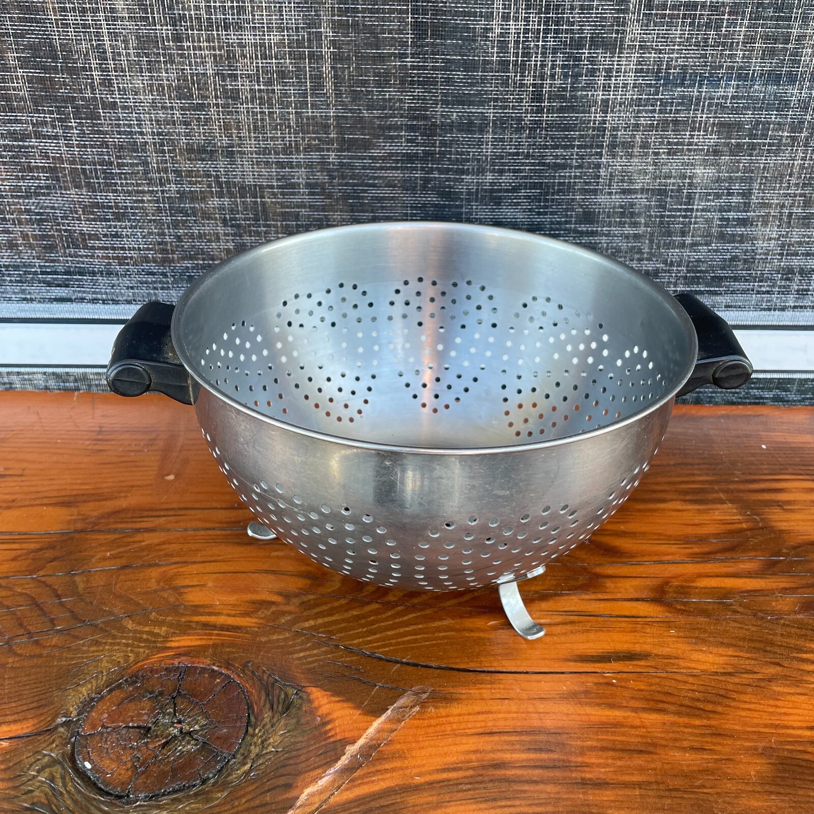 Vintage Farberware Stainless Steel Colander Strainer Black Handles Footed 8 x 5