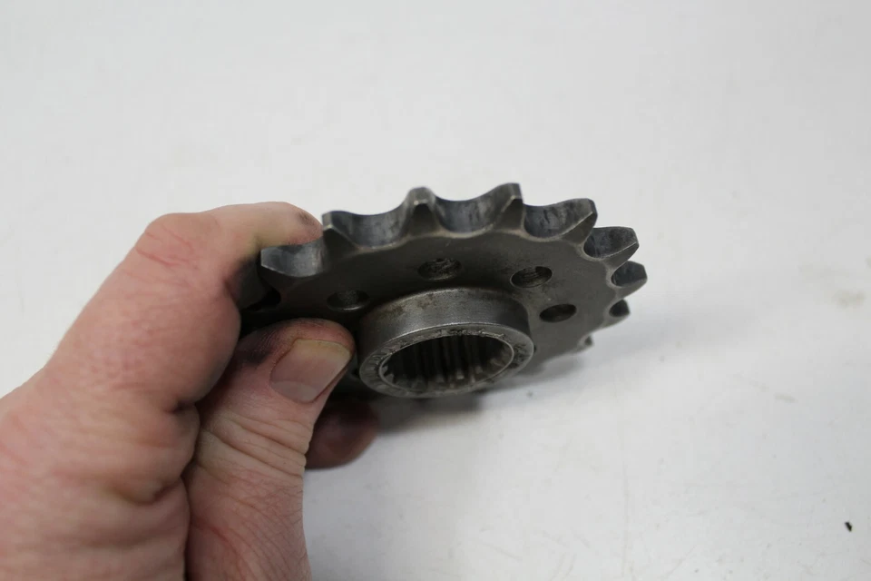 Piñón delantero Aprilia Tuono RSV1000 JT 17T JTF704-17 Foto 4 de 4