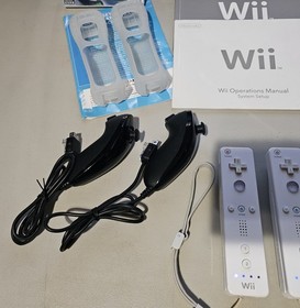 Nintendo Wii System Console Bundle with Game & Accessories 