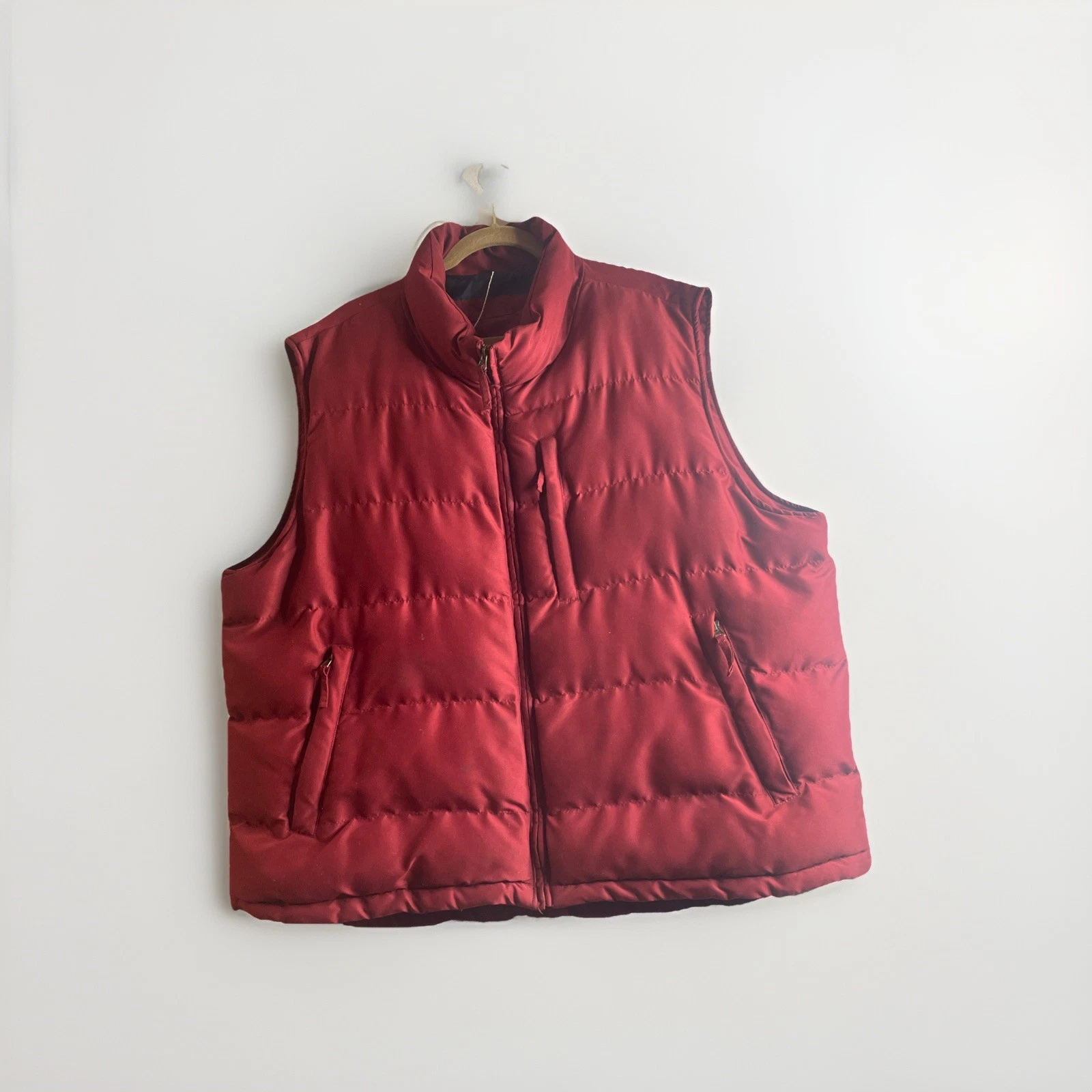 St Johns Bay Puffer Vest Mens Size2 XL Red Outer Wear Hiking Outdoor Zip Pockets