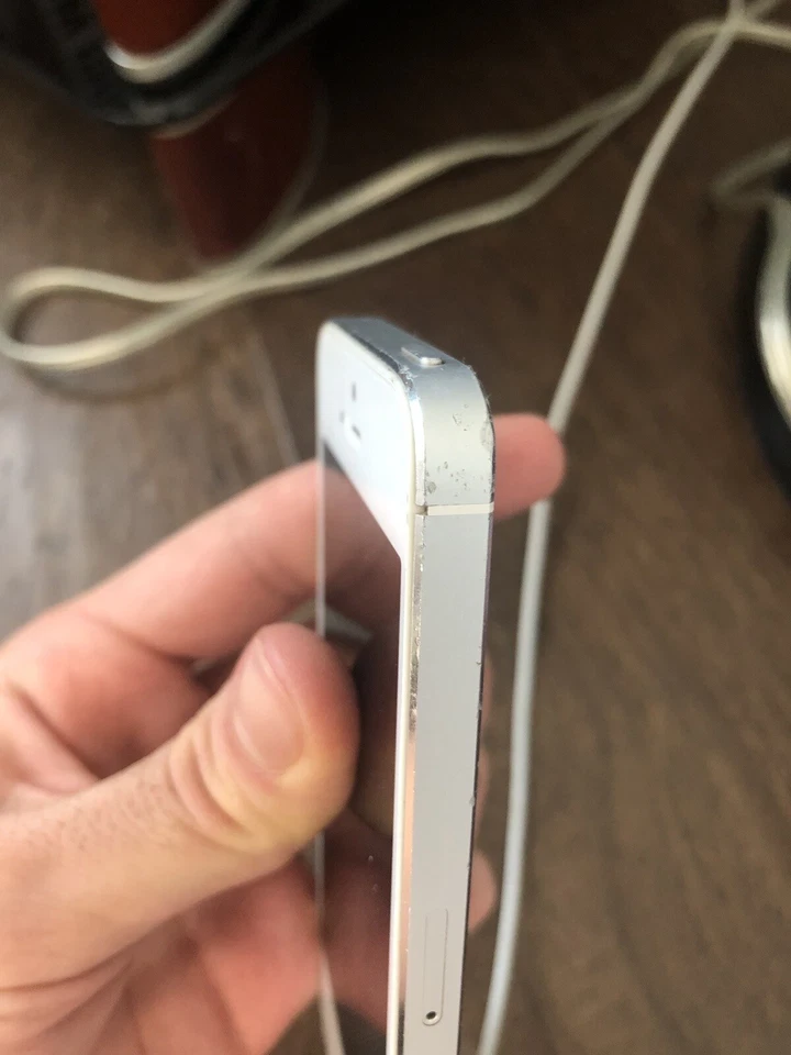 Apple iPhone 5 - 16GB - White & Silver (Unlocked) A1428 (GSM) - Image 3 of 4