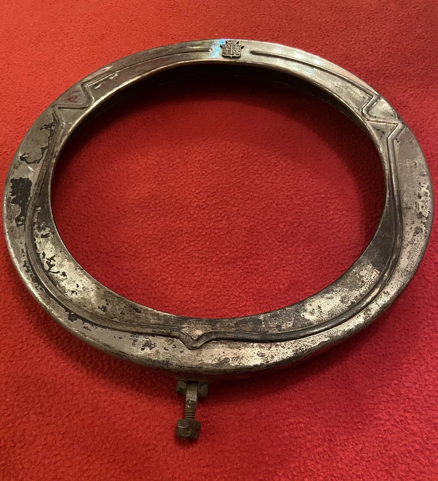 Faro original Cadillac desplazamiento bisel ornamentado con emblema escudo 1922 1923 1924 Foto 2 de 4