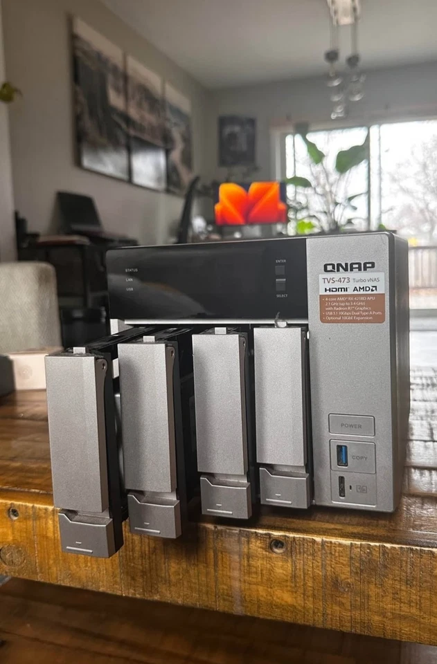 QNAP TVS-473 NAS - Quad-core, 4 Bay 4TB SSD. - Image 4 of 4