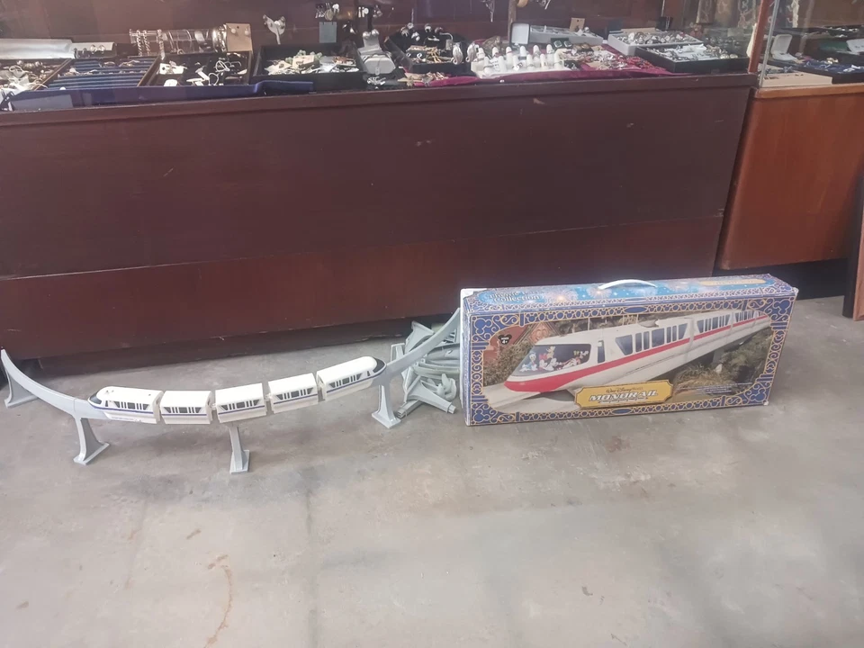 Juego de Monorriel Disney Accesorio Parque Temático Foto 2 de 4