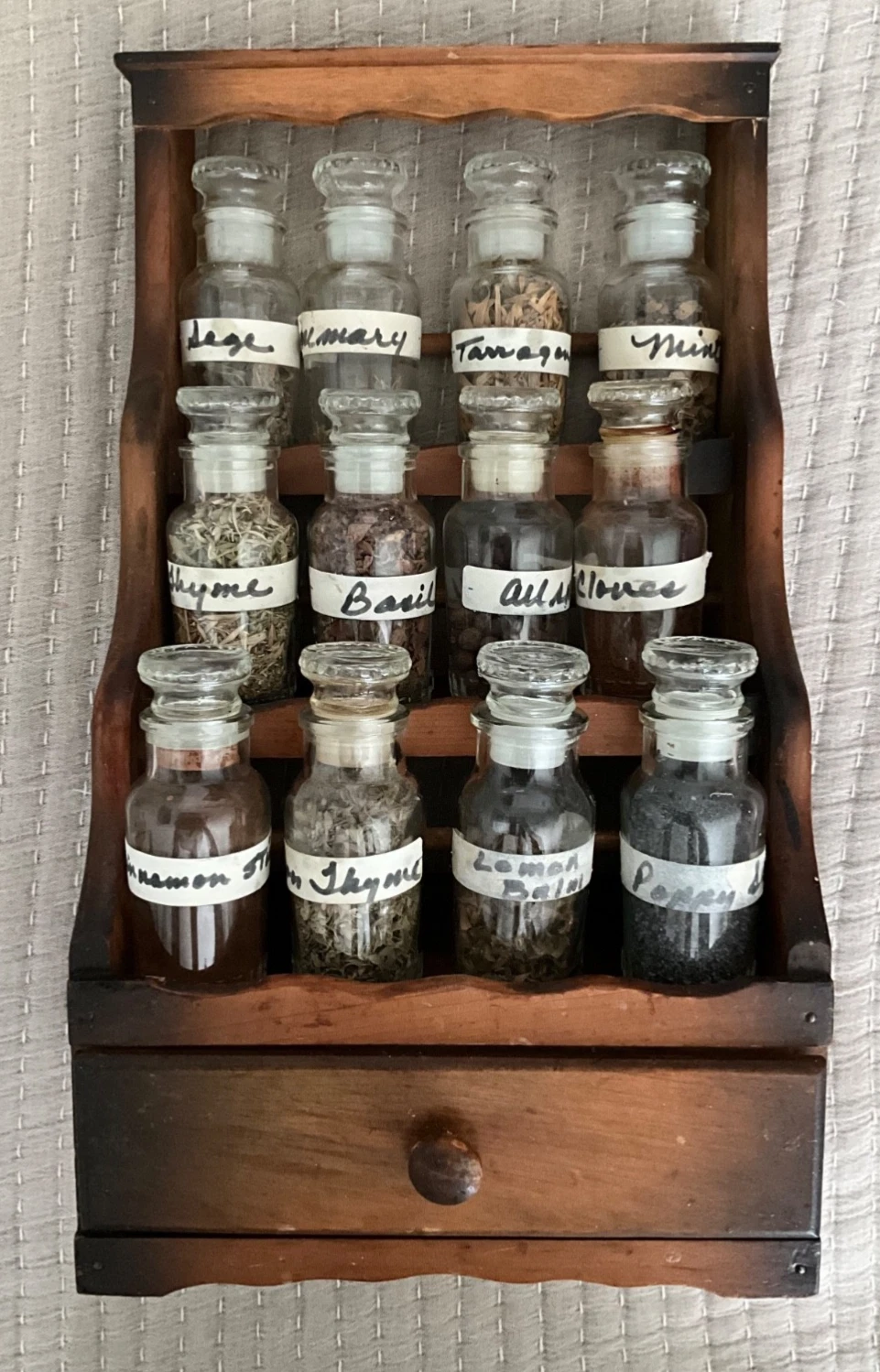 VINTAGE 70'S 3 TIER WOODEN SPICE RACK 12 GLASS BOTTLES WITH SPICES & DRAWER
Opens in a new window or