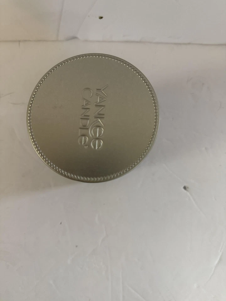 Yankee Candle Lilac Blossoms Pequeño Vaso Vela Mecha Única Tapa de Cera Púrpura Foto 2 de 4