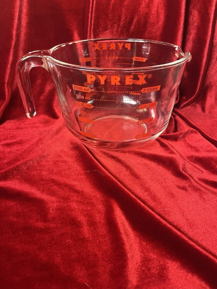 PYREX 8-Cup Clear Glass Measuring Cup 64 Oz, Red Letters 2 Quart capital P Vintg - Image 2 of 4