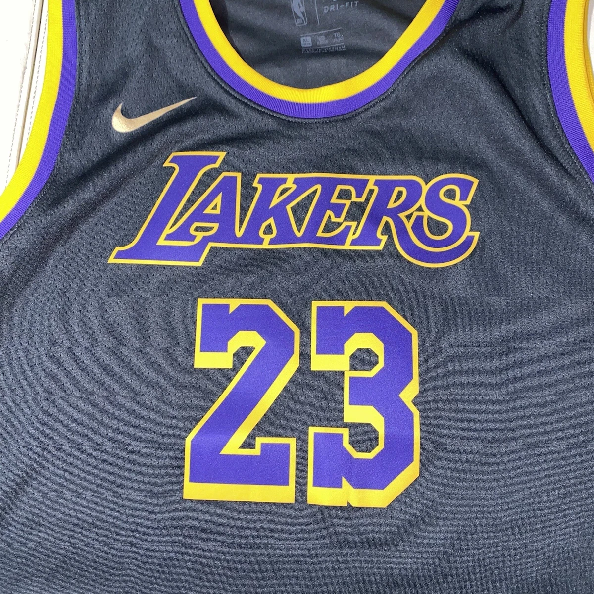 Los Angeles Lakers Nike Men's Dri-Fit NBA Swingman Jersey in White, Size: XS | DO9448-101