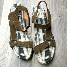 Crown Vintage Platform Suede Sandals Size 9.5