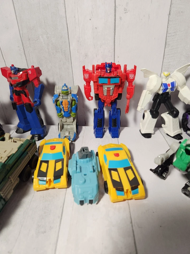 Transformers Action Figures Toy Lot McDonald's transformers and bumblebee cars - Image 3 of 4