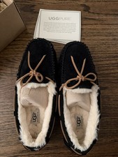 New UGG Dakota Slipper Black Size 9 Women  s 5612 W