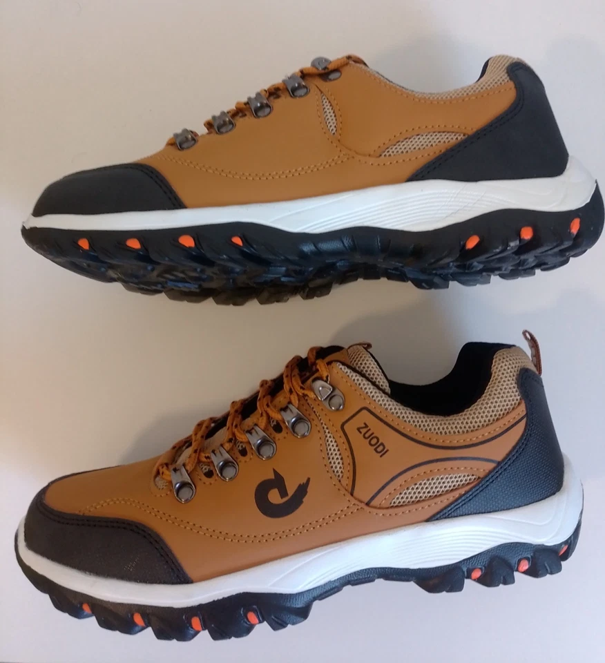 Chaussures de randonnée. Imperméables. Neuves. P.40,5