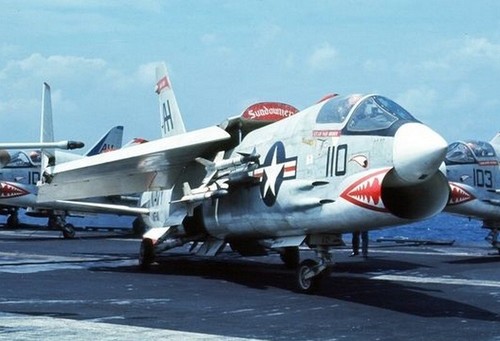F-8 Crusader Conversion set ( early ) for Hasegawa 1/48 CAT4-R48100 - Picture 2 of 4