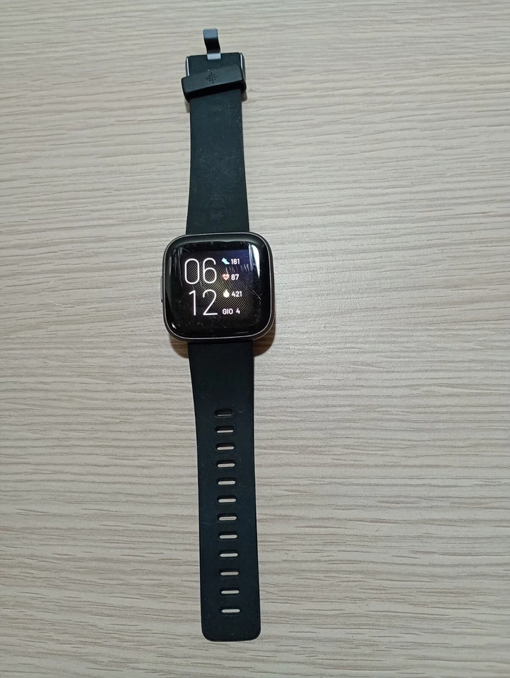 Smartwatch Fitbit Versa 2 - nuovo,ottime condizioni, mai usato - Immagine 3 di 4