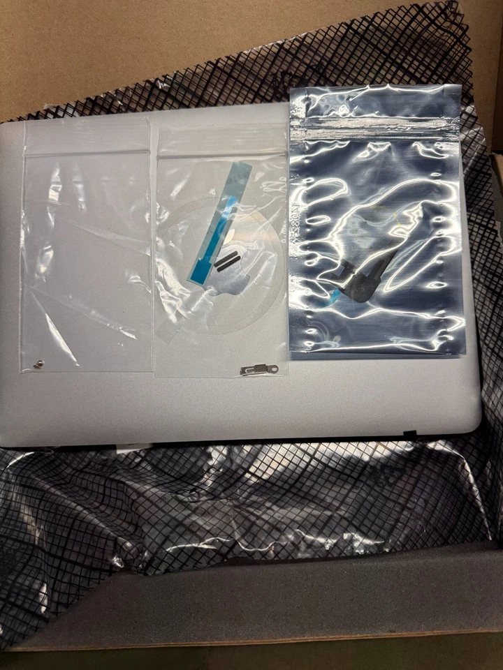 Apple MacBook Retina 12" 2015 A1534 LCD  assembly 661-02241 Silver - Image 3 of 4