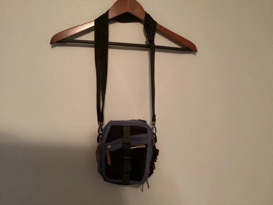 Bolso bandolera pequeño ligero Esprit de nailon para el hombro muchos bolsillos Foto 2 de 4