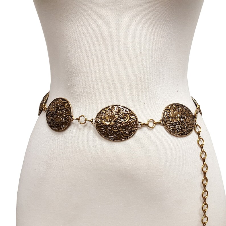 WESTERN-INSPIRED FLORAL OVAL CONCHO CHAIN BELT FOR WOMEN  display picture 3
