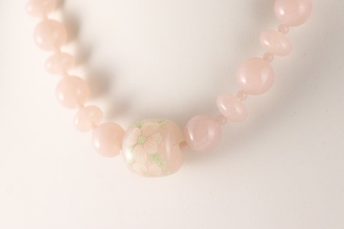 Vintage Pink Acrylic w/ Large Middle Painted Flower Bead Necklace - Picture 2 of 9