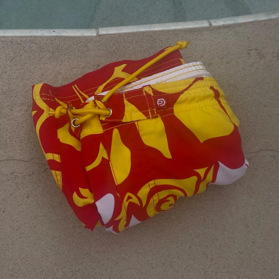 OP 复古亮色夏威夷花卉红色和黄色大号男式泳裤短裤 — 第 2/4 张图片