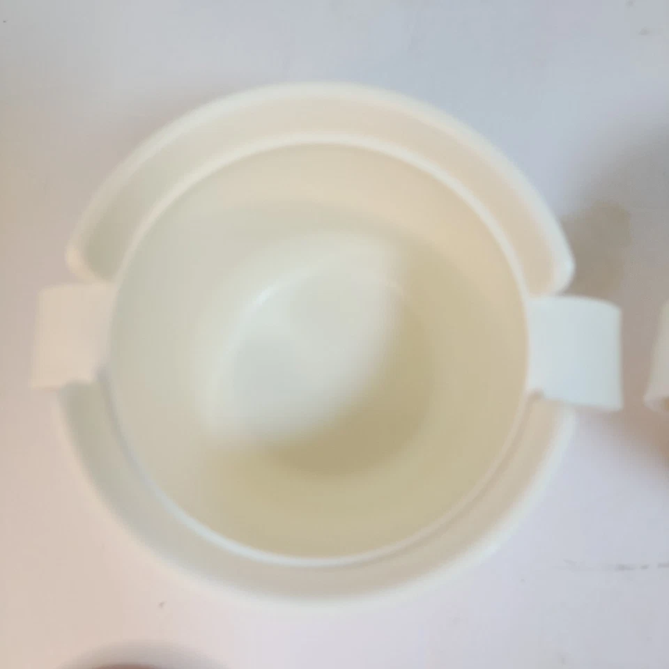 Vintage Tupperwate Ivory Covered Sugar Bowl & Creamer Set Flip-up Lids - Image 4 of 4