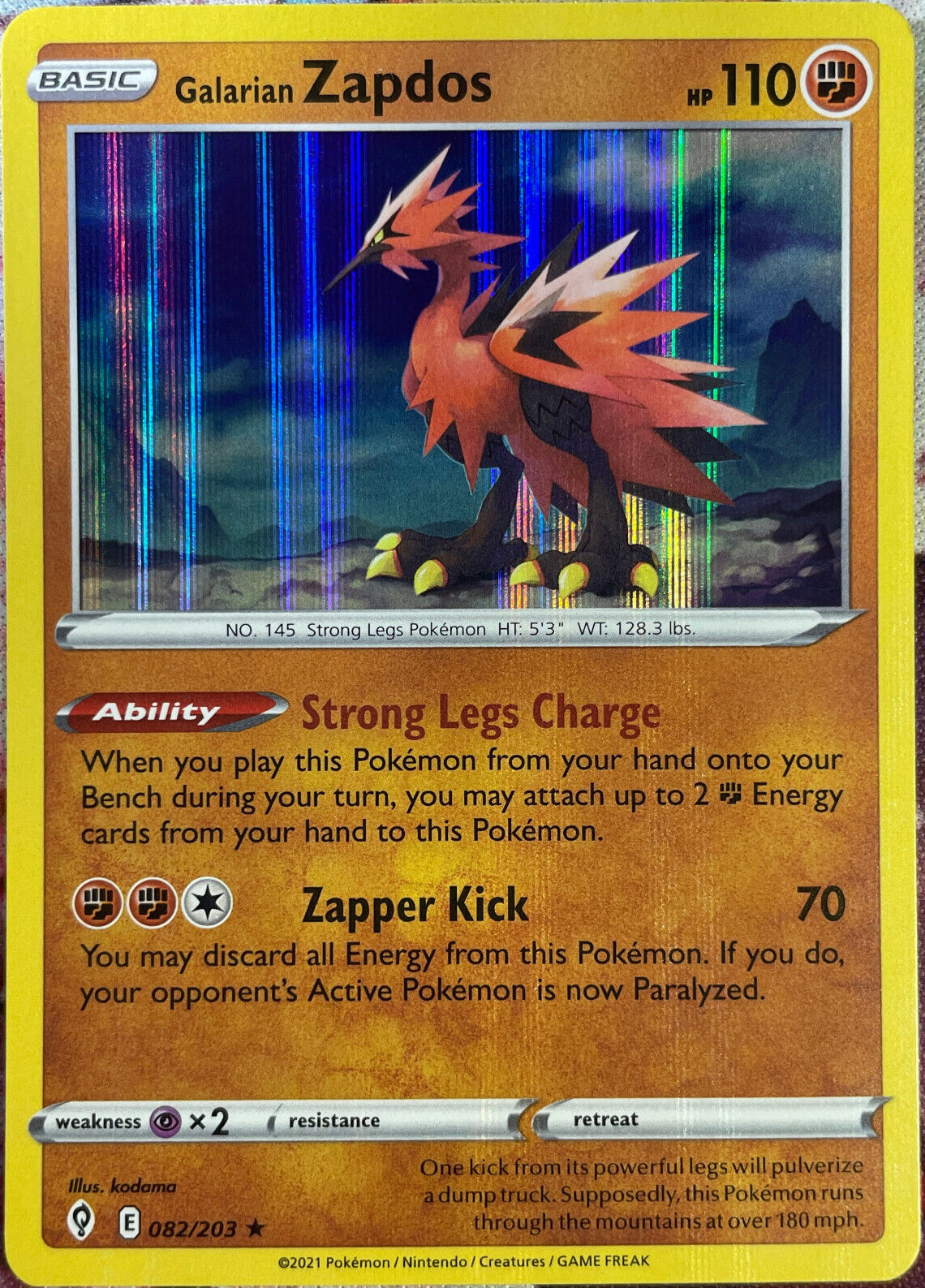 Galarian Zapdos Holo Rare - 082/203 - Evolving Skies Pokemon 2021