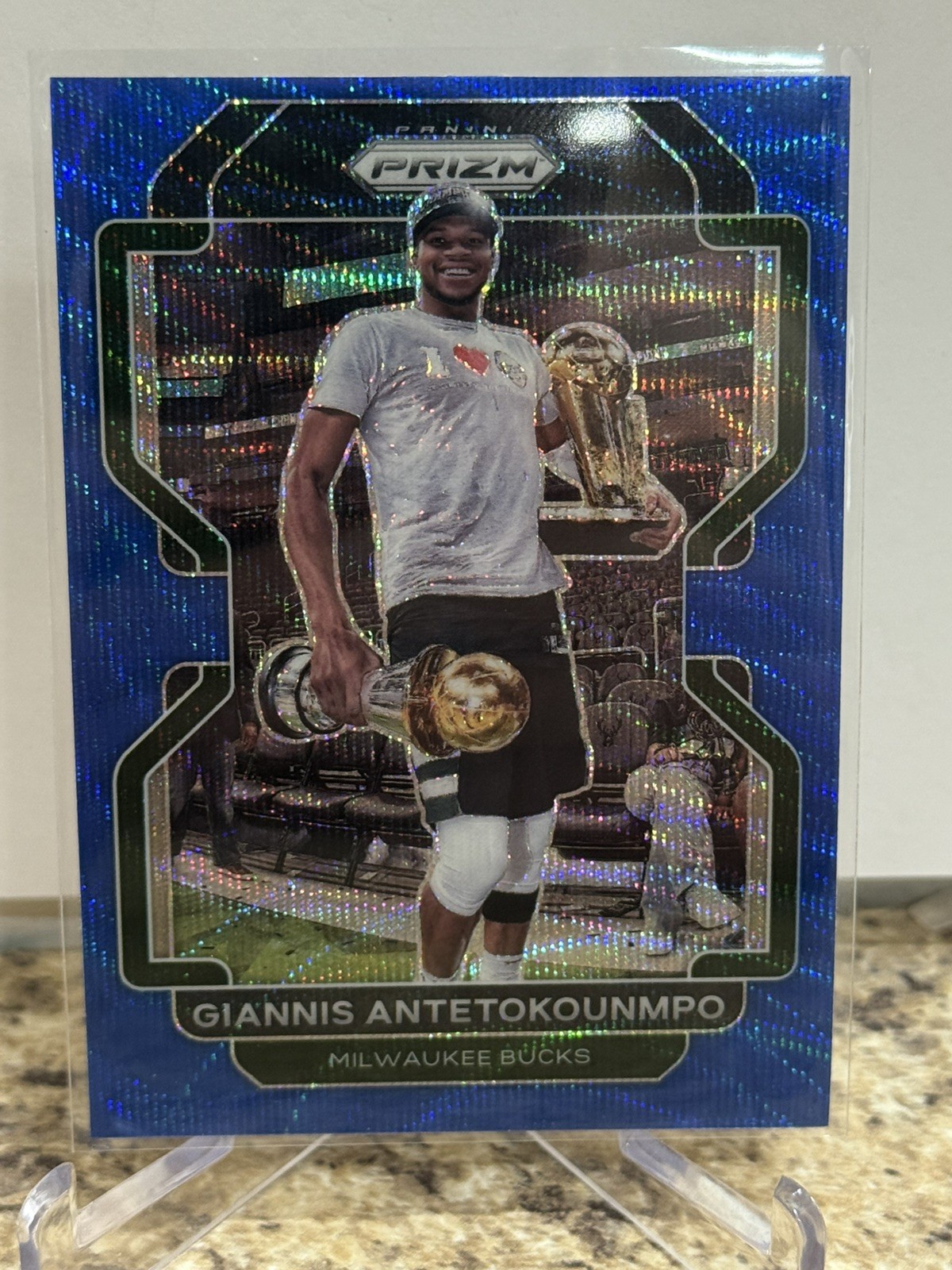 2021-22 Panini Prizm - Giannis Antetokounmpo #1 Blue Wave Prizm - Bucks
