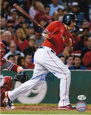 TRAVIS SHAW  BOSTON RED SOX  ACTION SIGNED 8x10
