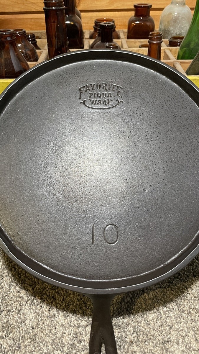 Antique Favorite Piqua Ware #10 Cast Iron Griddle