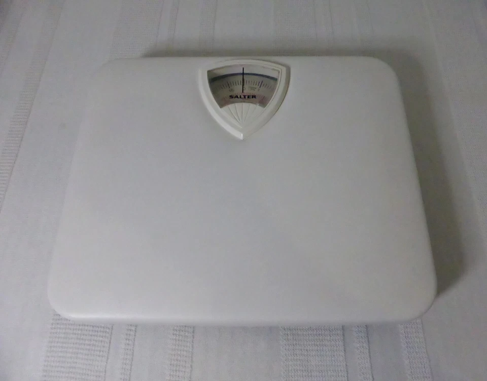 BALANZAS DE BAÑO SALTER Vintage vinilo acolchado blanco Max. 120kg Foto 3 de 4