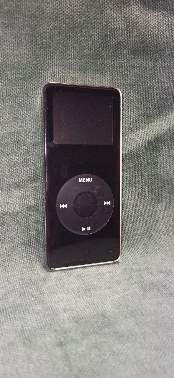 Apple iPod Nano 1st Generation Black - Model A1137 - Vintage - 1GB