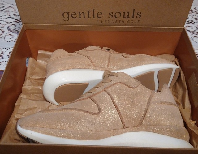 Gentle Souls by Kenneth Cole Womens 