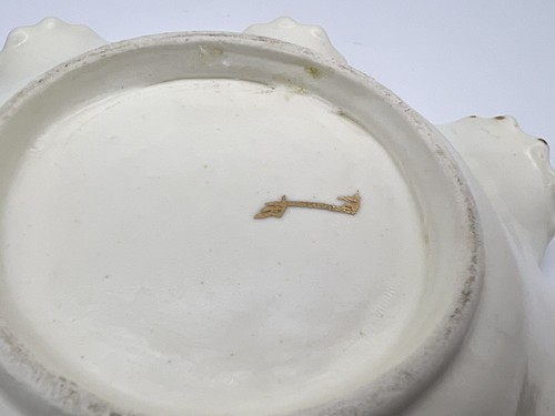 Vintage Scalloped Pottery Grape and Vine 7.25” Bowl Gold Rim - Picture 5 of 8