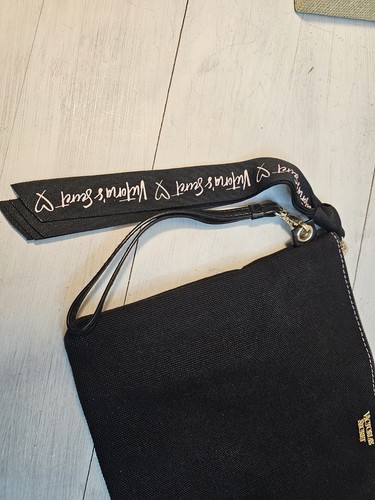 Victoria's Secret Love Made Me Do It Wristlet and Coin Purse 11x7 Black NEW FLAW - Picture 3 of 10